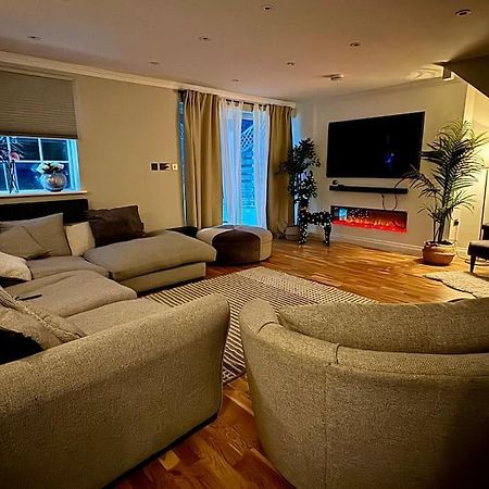 Entire House With A Large Lounge Villa Leverstock Green Dış mekan fotoğraf